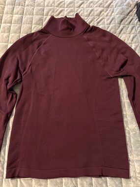 Athleta Women's Small Long Sleeve Turtleneck Running Top - Burgundy